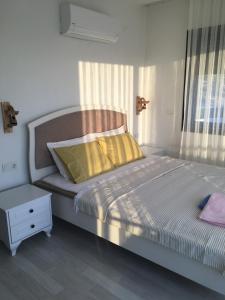 Postel nebo postele na pokoji v ubytování Villa Mola Çeşme + 27 fotografií