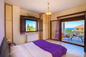 A bed or beds in a room at Zante View villa Athina Még 13 kép