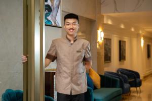 Členové personálu v ubytování Hanoi Fiesta Central Hotel and Spa