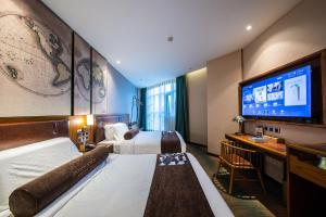 Televisyen dan/atau pusat hiburan di James Joyce Coffetel Beijing Daxing International Airport Branch 2