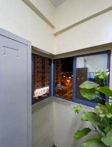 Kuchyň nebo kuchyňský kout v ubytování Apartment near bus station & market with sea view