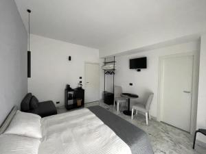 TV a/nebo společenská místnost v ubytování Panta Rei Camere di Charme e Spa