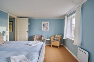Postel nebo postele na pokoji v ubytování Hjorths Badehotel
