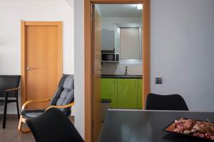 Kuchyň nebo kuchyňský kout v ubytování AT020 Apartamento con preciosas vistas de la playa La Paella