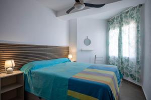 Postel nebo postele na pokoji v ubytování AT020 Apartamento con preciosas vistas de la playa La Paella