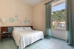 Postel nebo postele na pokoji v ubytování Hotel Serapo