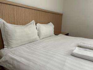 Katil atau katil-katil dalam bilik di Mint Hotel