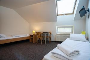Postel nebo postele na pokoji v ubytování Apartmány U Gigantu + 10 fotografií