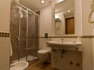Koupelna v ubytování Hotel Serapo
