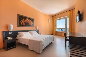 Postel nebo postele na pokoji v ubytování Hotel Serapo