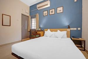 Postel nebo postele na pokoji v ubytování Hotel Sadha Siva