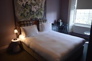 Postel nebo postele na pokoji v ubytování B+B Edinburgh