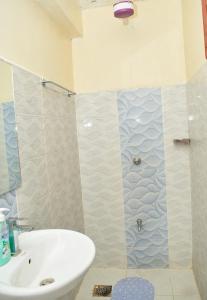 Koupelna v ubytování Raven Suites + 7 fotografií