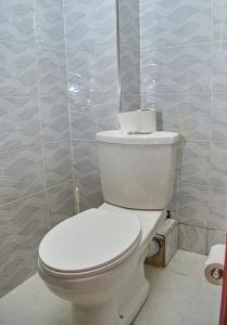 Koupelna v ubytování Raven Suites