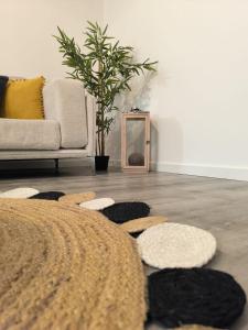 a living room with a couch and a rug at Cris Place in Câmara de Lobos