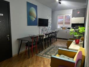 TV a/nebo společenská místnost v ubytování Porta Hostel + 37 fotografií