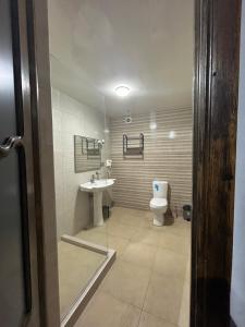 Ένα μπάνιο στο Porta Hostel