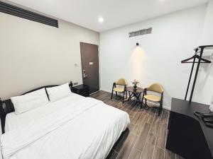 Postel nebo postele na pokoji v ubytování Vĩnh Tuấn Hotel