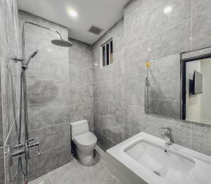 Koupelna v ubytování Vĩnh Tuấn Hotel