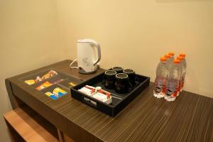 BRITS HOTEL PANGKALAN BUN的咖啡和沏茶工具