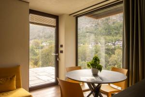 a dining room with a table and a large window at Little Paradise - Ampio Monolocale in Arvier