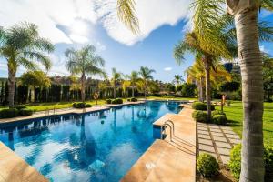 Swimmingpoolen hos eller tæt på BM5J, Big duplex penthouse with two terraces