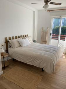 Postel nebo postele na pokoji v ubytování Apartamento en Voramar a 2 minutos de la playa + 87 fotografií