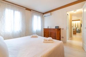Postel nebo postele na pokoji v ubytování San Marco Suite by Bricola Apartments