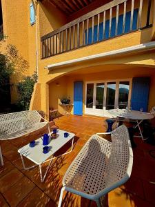 Balkón nebo terasa v ubytování Duplex vue mer dans résidence avec piscine et parking