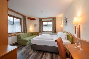 Posteľ alebo postele v izbe v ubytovaní Bliem's Familienhotel + 37 fotografií