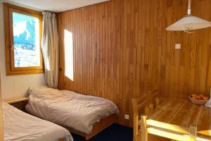 Postel nebo postele na pokoji v ubytování Studio with balcony in Plagne Village