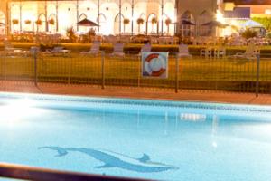 Бассейн в Langstone Cliff Hotel или поблизости
