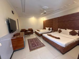 Et tv og/eller underholdning på Premier Inn Villa-FOR FAMILIES ONLY