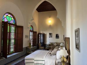 Ένα ή περισσότερα κρεβάτια σε δωμάτιο στο Riad Hanael Garden & Spa +37 φωτογραφίες