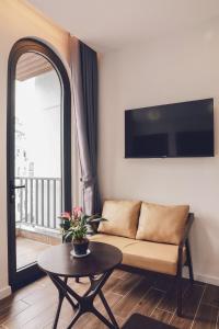 TV a/nebo společenská místnost v ubytování Vĩnh Tuấn Hotel