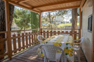 Κήπος έξω από το Fontana Marina Family Village