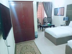 Et tv og/eller underholdning på Premier Inn Villa-FOR FAMILIES ONLY + 34 billeder