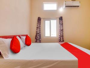 Giường trong phòng chung tại Hotel O G7 Residency