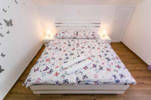 Ein Bett oder Betten in einem Zimmer der Unterkunft Apartment in Malinska - Insel Krk 38057