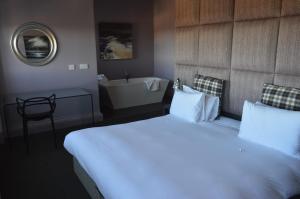 Postel nebo postele na pokoji v ubytování B+B Edinburgh
