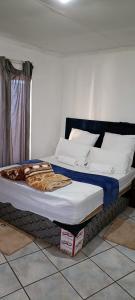 Ένα ή περισσότερα κρεβάτια σε δωμάτιο στο BATO Accommodation