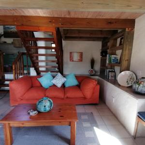 Posezení v ubytování Crafters Cottage