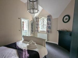 Ένα ή περισσότερα κρεβάτια σε δωμάτιο στο The Coach House Apartment at Cefn Tilla Court, Usk