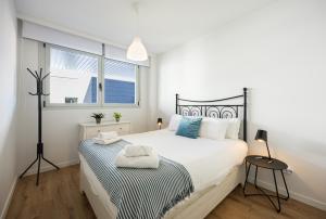 a bedroom with a large bed and a window at Apartamento RivasCenter in Rivas-Vaciamadrid +30 photos