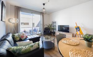 a living room with a couch and a table at Apartamento RivasCenter in Rivas-Vaciamadrid