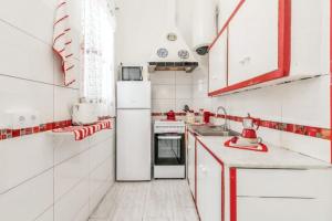 Kuchnia lub aneks kuchenny w obiekcie Charming House in Santa Cruz de la Palma with Home Office.