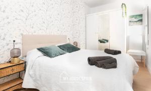 Postel nebo postele na pokoji v ubytování MyHouseSpain - Acogedor piso nuevo en Gijón