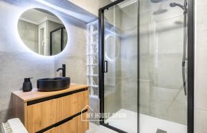 Koupelna v ubytování MyHouseSpain - Acogedor piso nuevo en Gijón + 14 fotografií