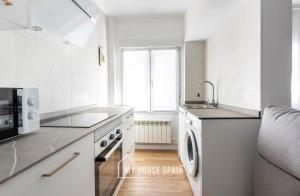 Kuchyň nebo kuchyňský kout v ubytování MyHouseSpain - Acogedor piso nuevo en Gijón