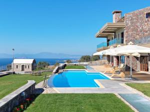 The swimming pool at or close to Armonia Luxury Villa